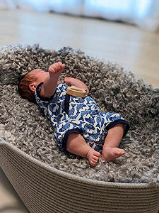 クリクリつやつやの巻き毛で眠る子どもも、本当に気持ちよさそうです。