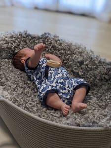 クリクリつやつやの巻き毛で眠る子どもも、本当に気持ちよさそうです。